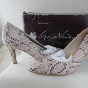 Gloria Vanderbilt Isla Pump Natural Snake  | Color: Black/Tan | Size: 8.5M